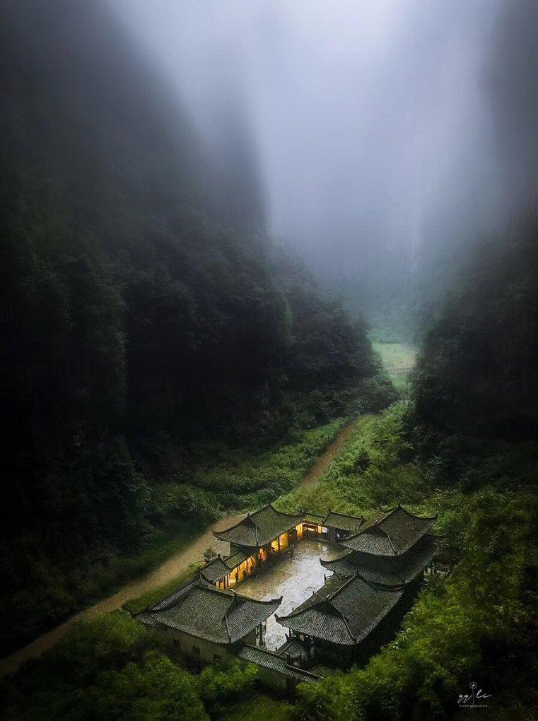匆忙离开