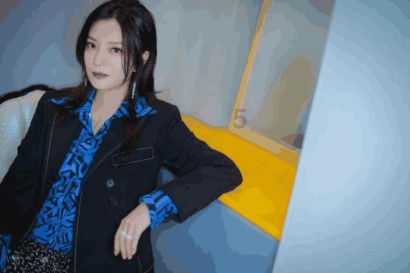 逃离废弃高校